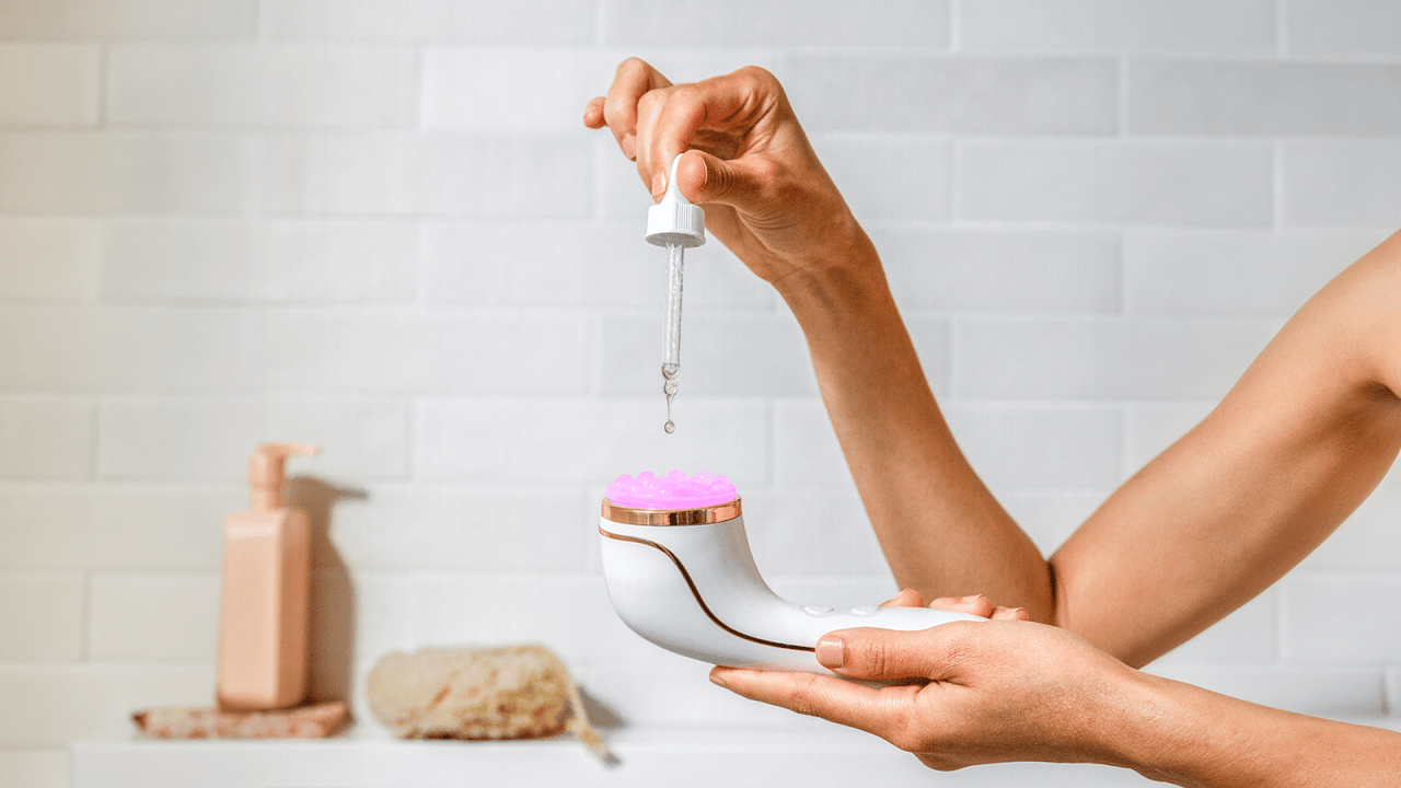 How to Combine Your Skincare Serum with Light Therapy for Maximum Results