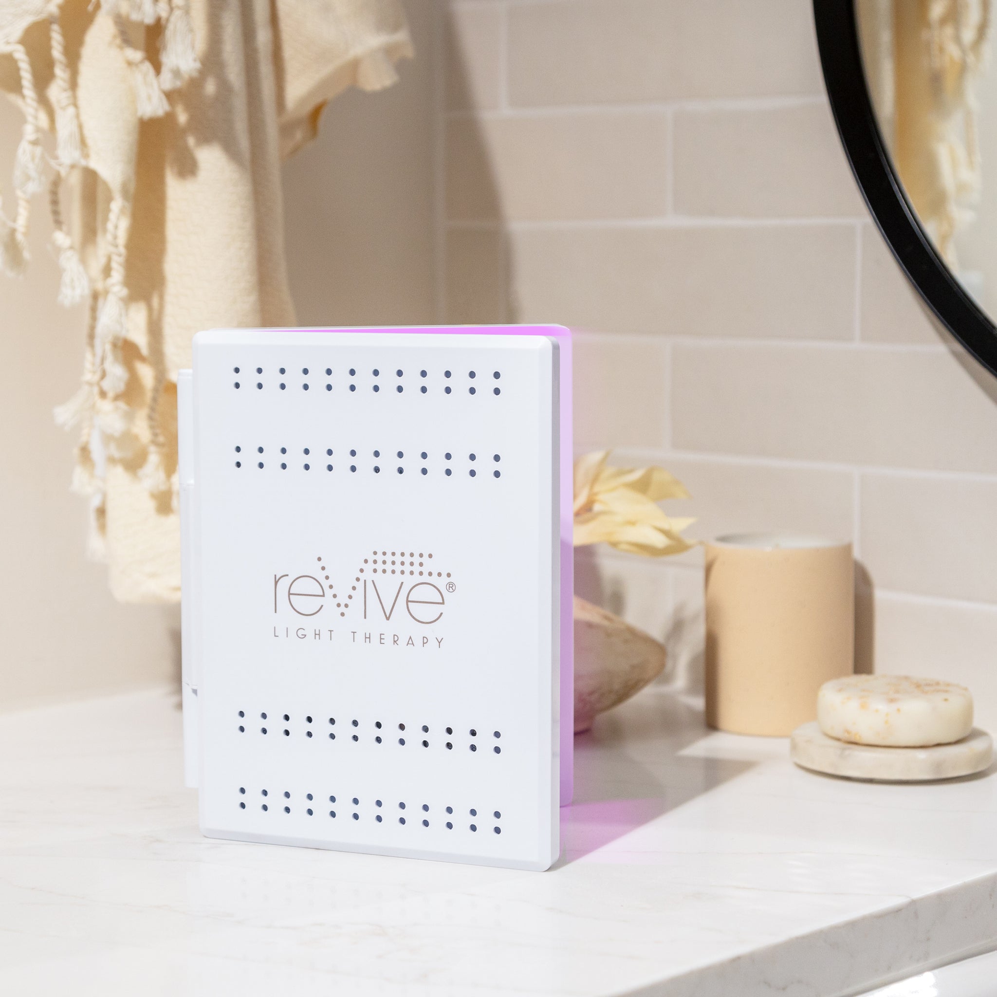 【新品】reVive Light Therapy dpl IIa 美顔器 Lux dpl IIa - Blue & Red Light Therapy for Anti-Aging & Acne